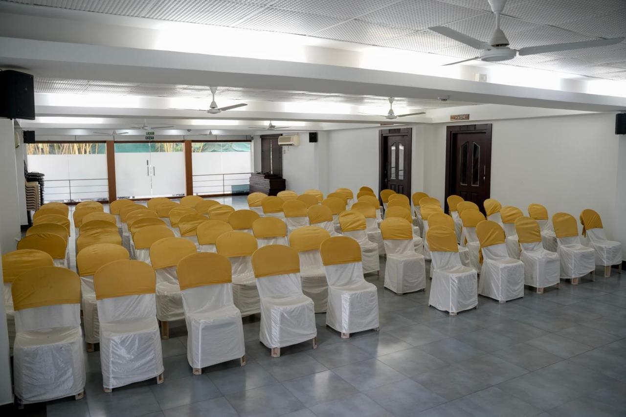 Hotel Palm Shore Palakkad Exterior photo