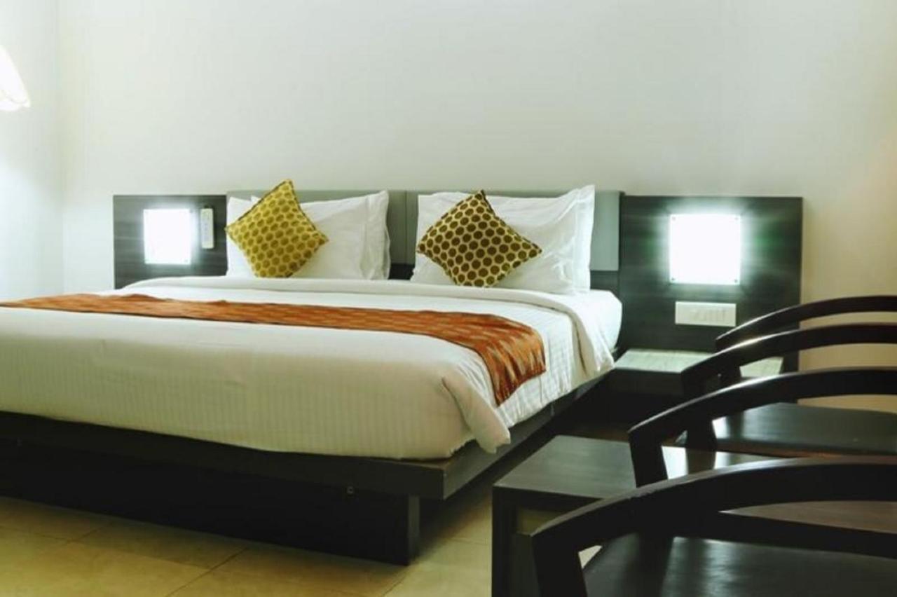 Hotel Palm Shore Palakkad Exterior photo