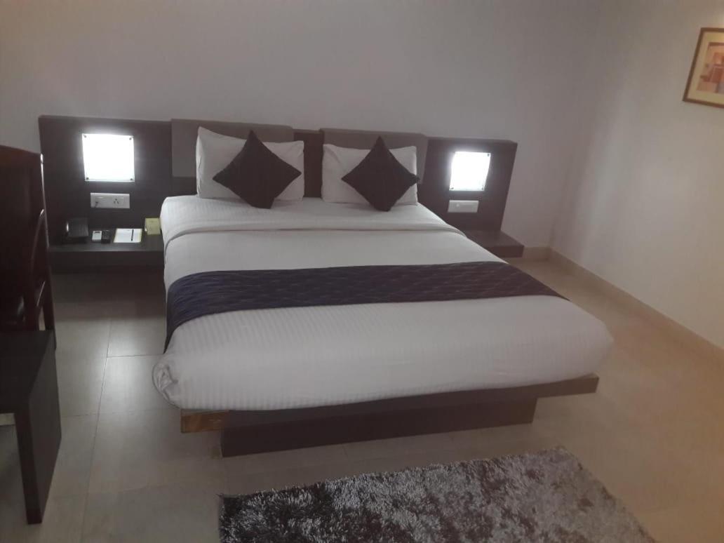Hotel Palm Shore Palakkad Exterior photo